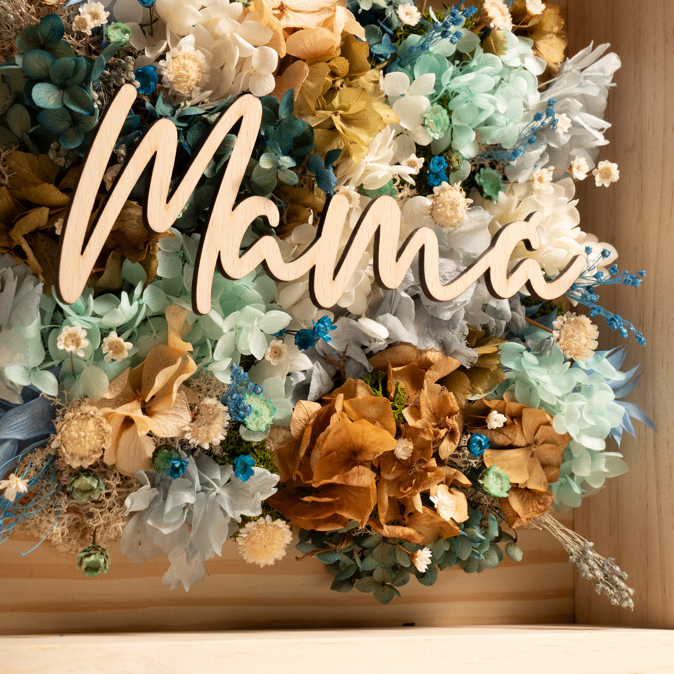 Factae Classic – Cuadro personalizado con flores secas y nombre en madera - Imagen 3