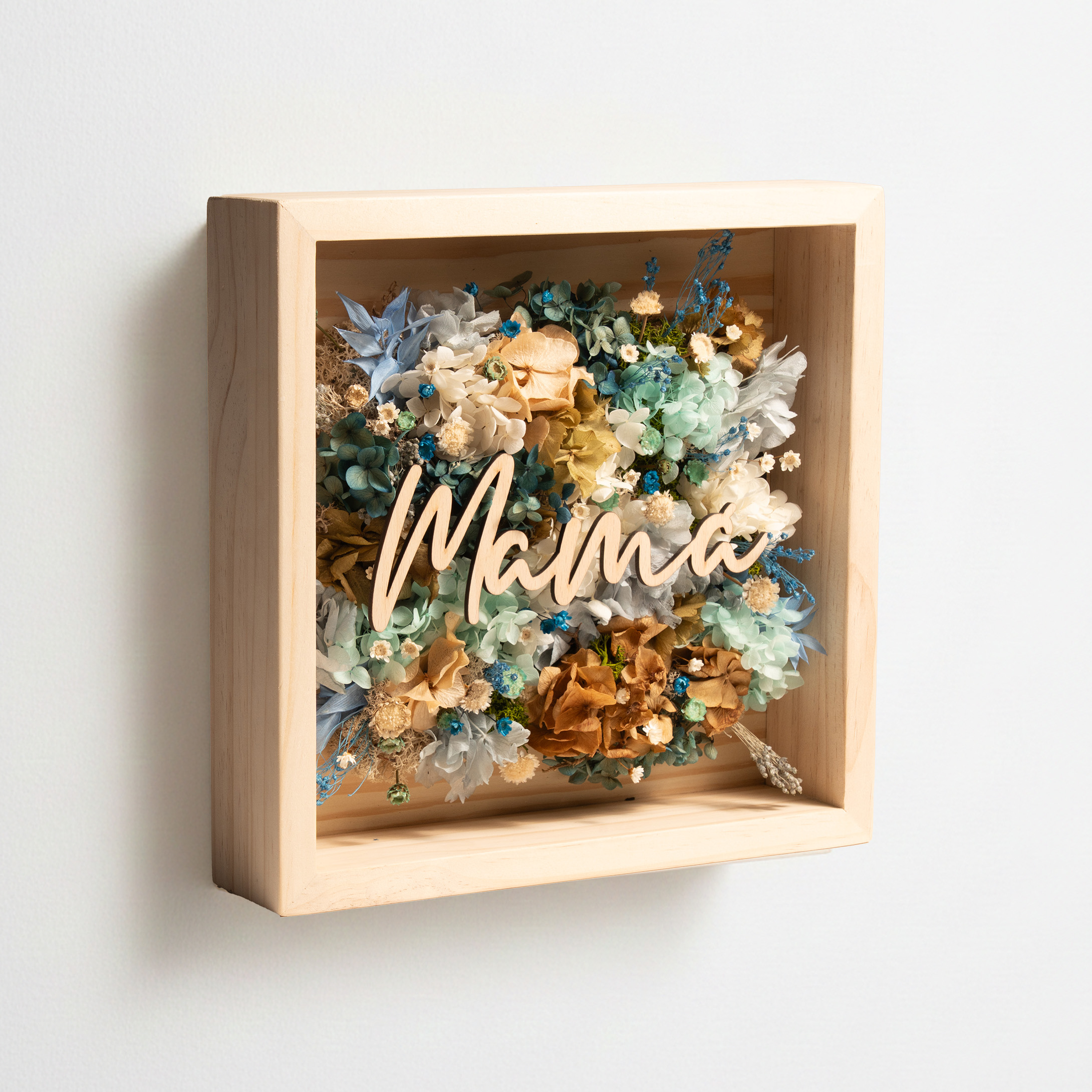 Factae Classic – Cuadro personalizado con flores secas y nombre en madera - Imagen 2