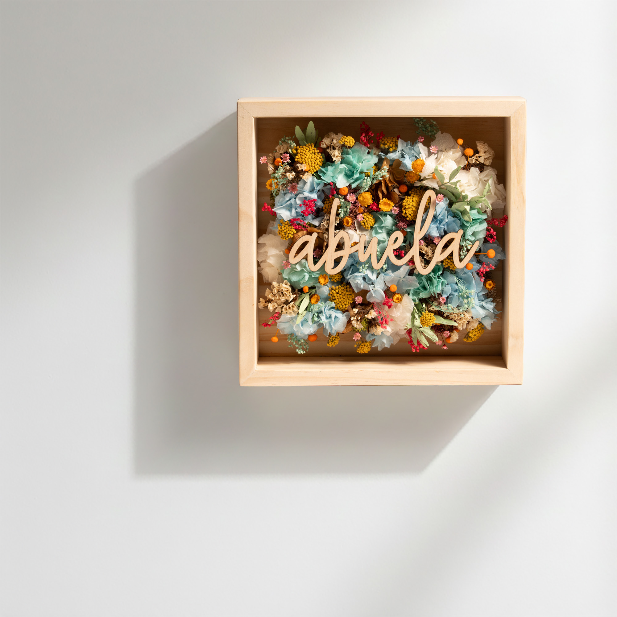 Factae Classic – Cuadro personalizado con flores secas y nombre en madera - Imagen 8