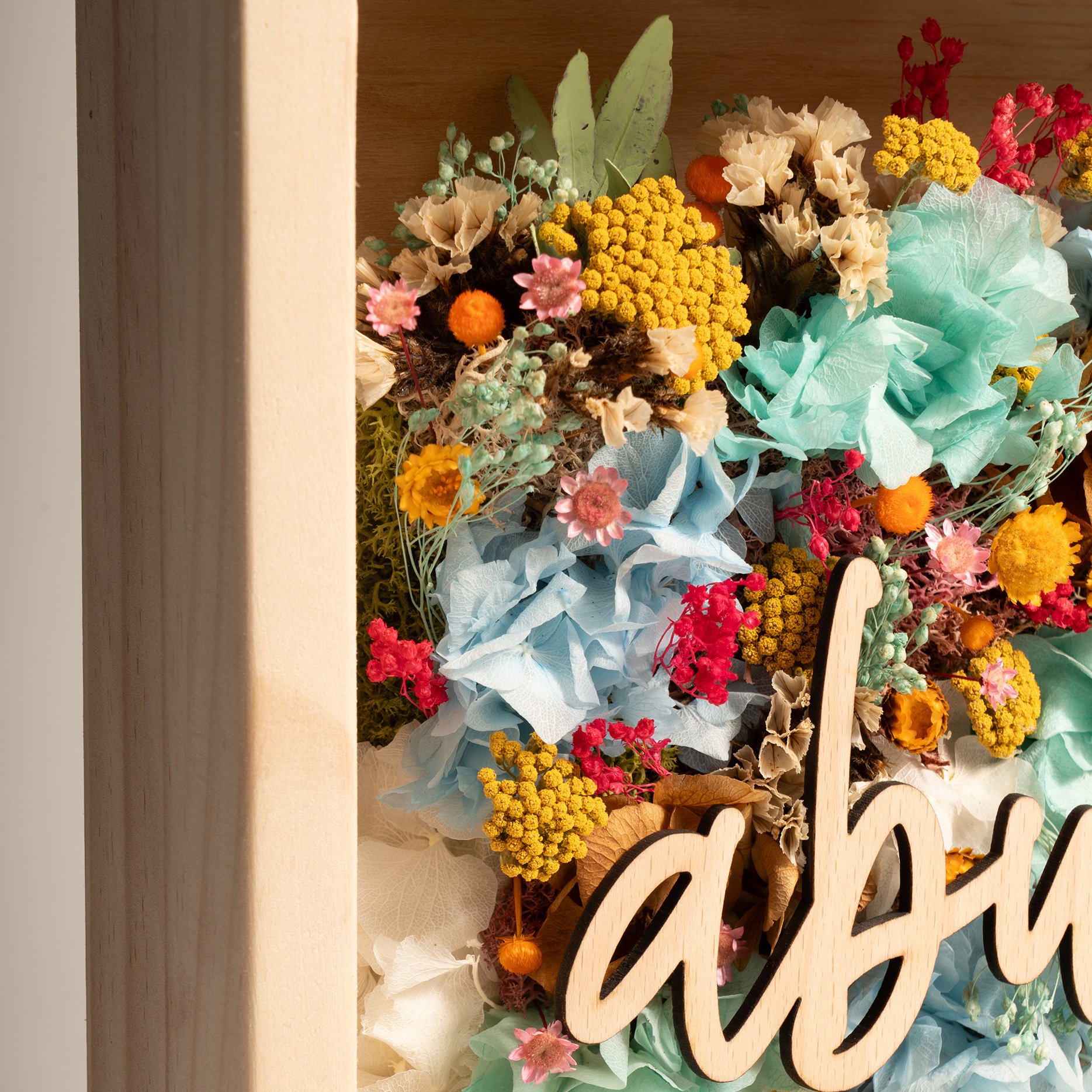 Factae Classic – Cuadro personalizado con flores secas y nombre en madera - Imagen 7