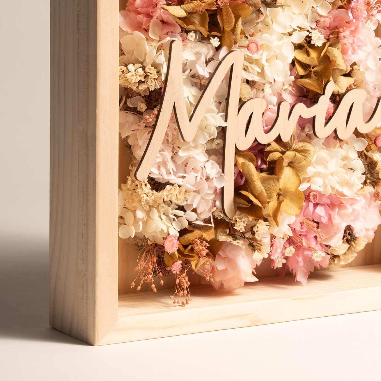 Factae Classic – Cuadro personalizado con flores secas y nombre en madera - Imagen 9